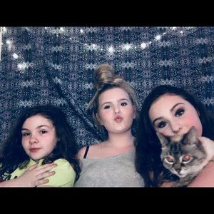 Meet your Posher, Ava